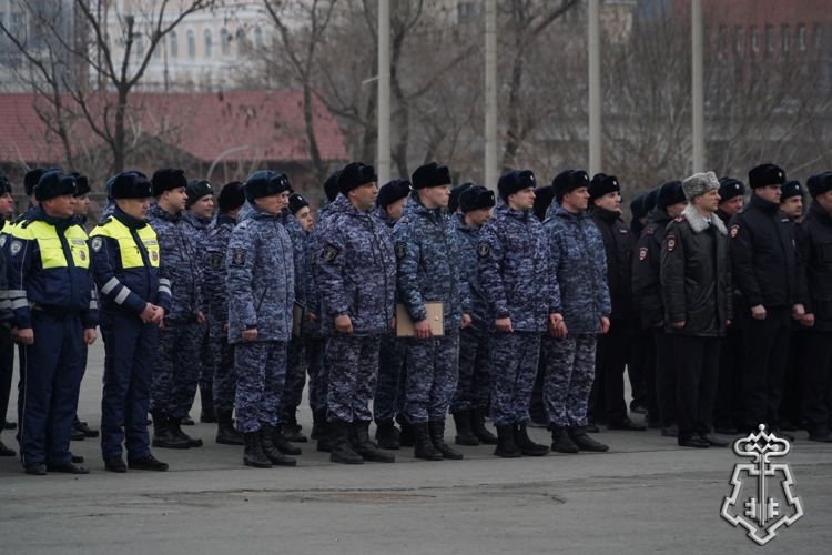 Во Владивостоке сотрудники Росгвардии приняли участие в общегородском разводе