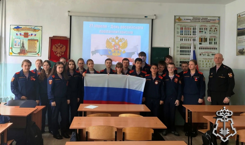 В Уссурийске сотрудники Росгвардии провели урок правовой грамотности для кадетов