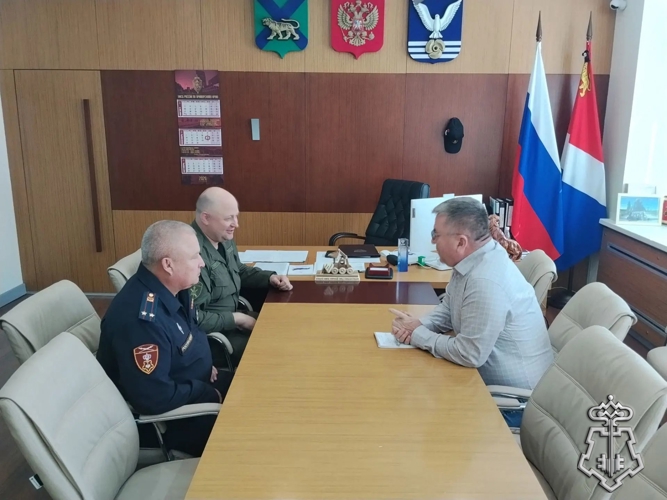 В преддверии Дня образования Большого Камня начальник приморского управления Росгвардии встретился с главой города