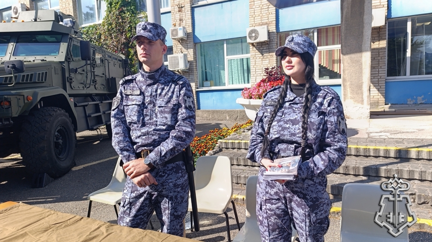 Во Владивостоке при участии сотрудников Росгвардии состоялся героико-патриотический фестиваль профессий «На страже мира и порядка» 